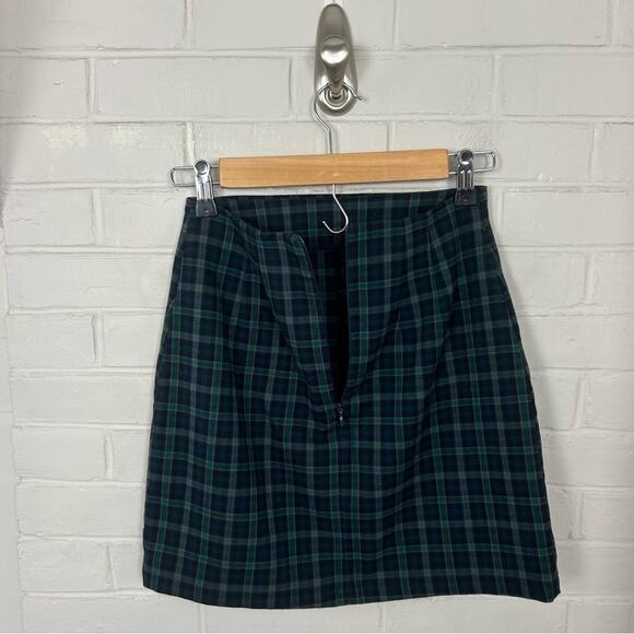 Brandy Melville Green Plaid Mini Skirt - Picture 9 of 10